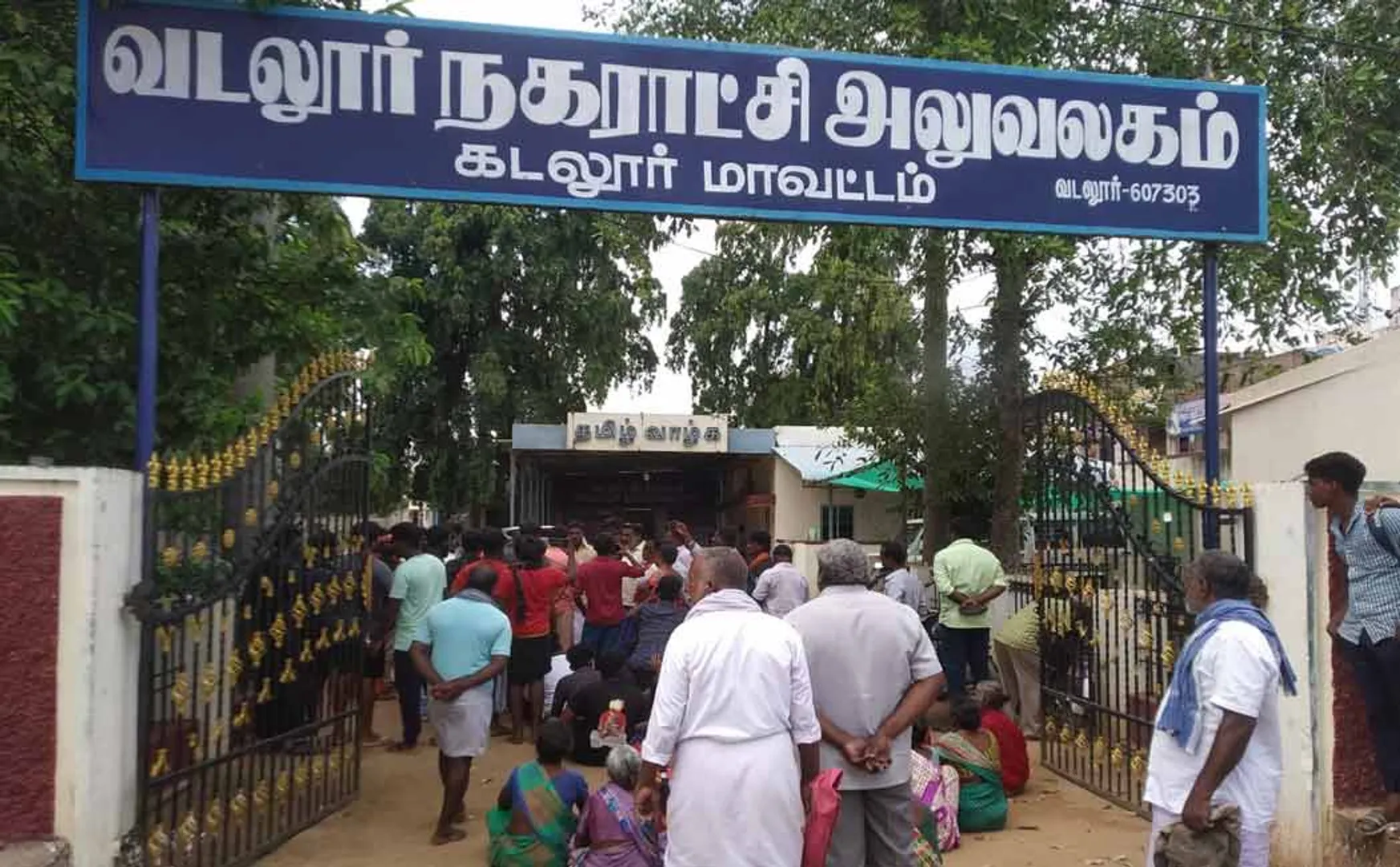 Villagers struggle in Vadalur after a woman passed away of dengue fever