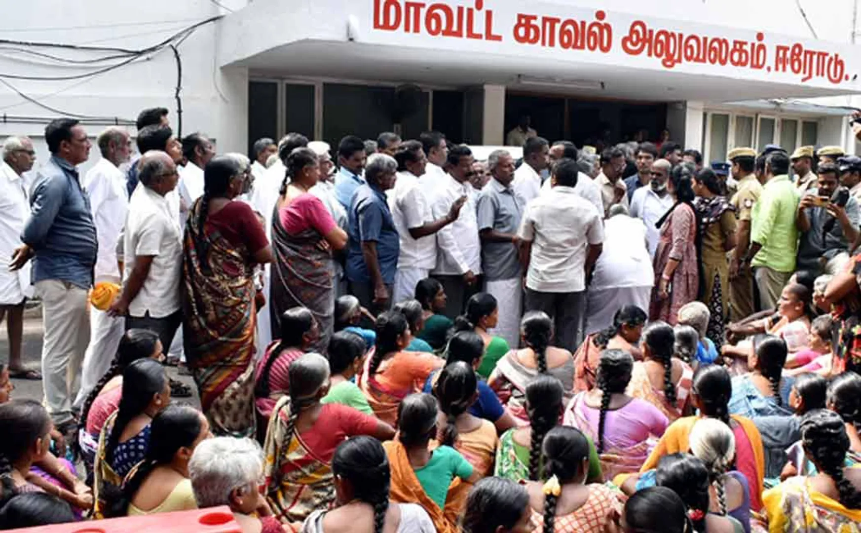 Girl who married for love in Erode passed away mysteriously