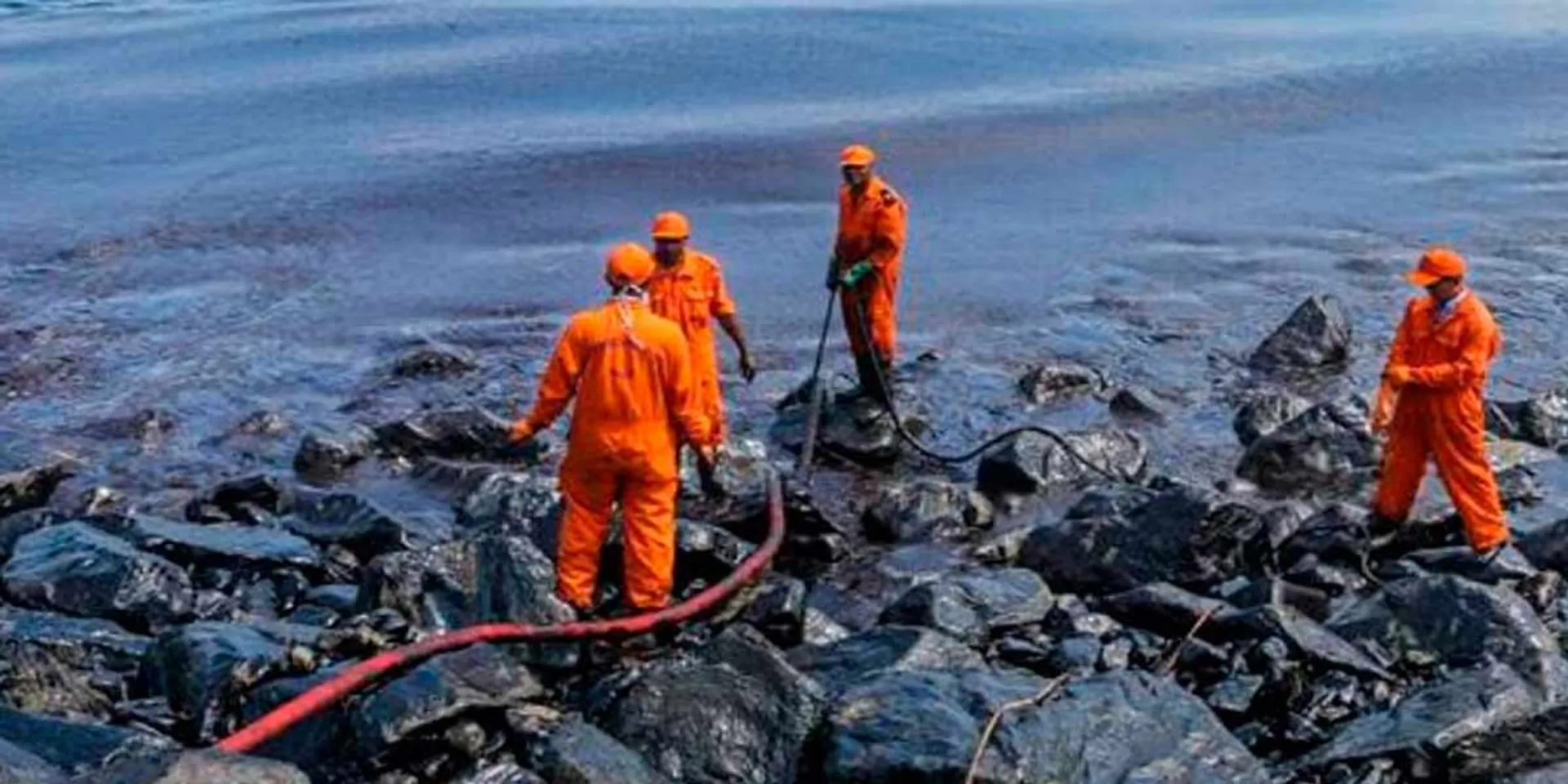  Fishermen affected by oil spills; Investigation by officials in Ennore