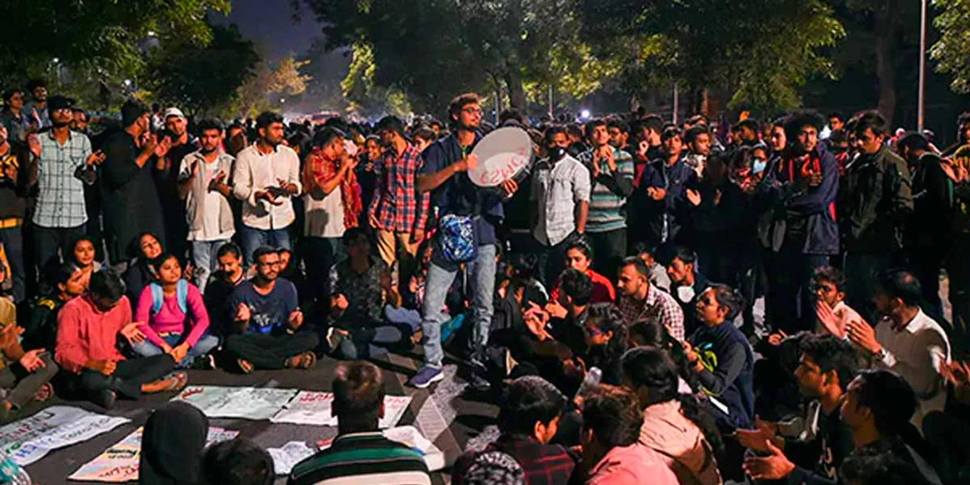 20,000 rupees fine for fighting; Students protest against the university's announcement
