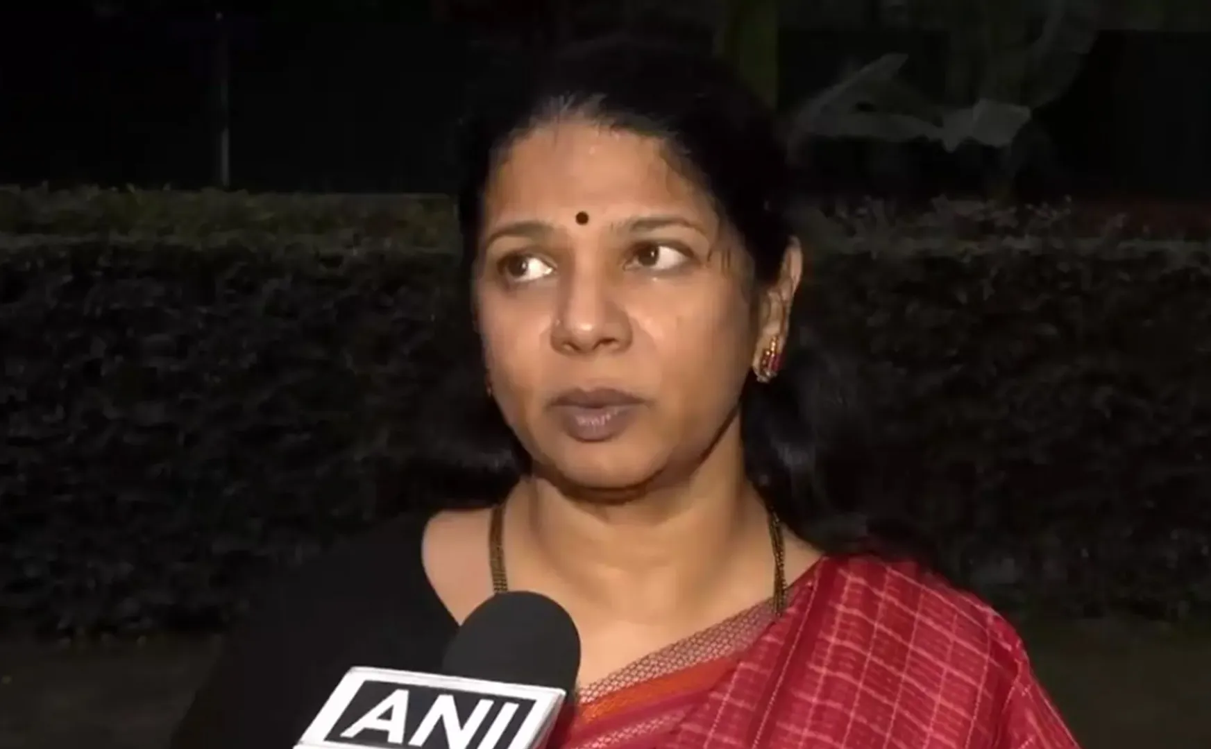  Kanimozhi says Amit Shah should do what Advani did