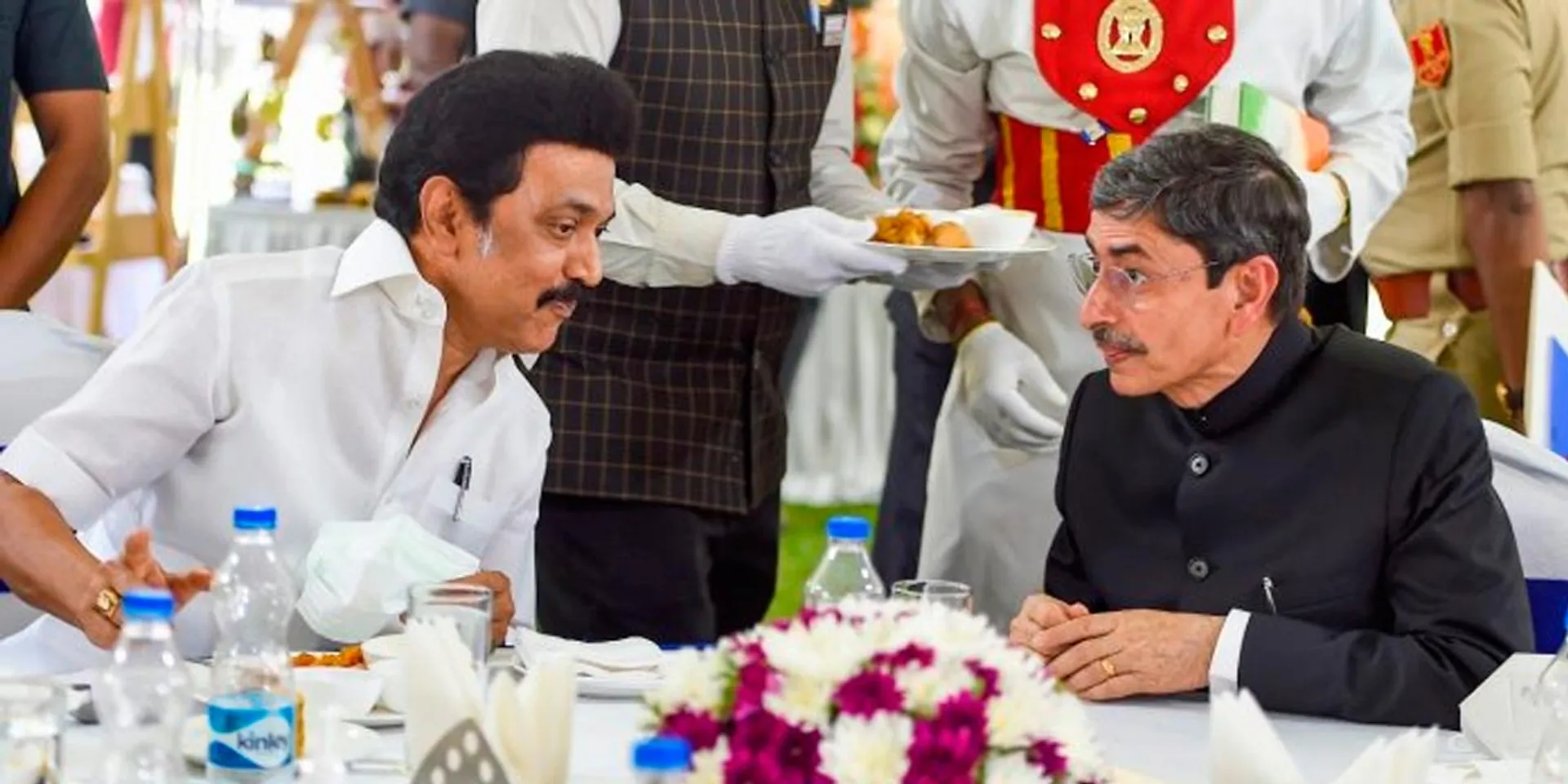 The chief minister and the governor travel in the same flight