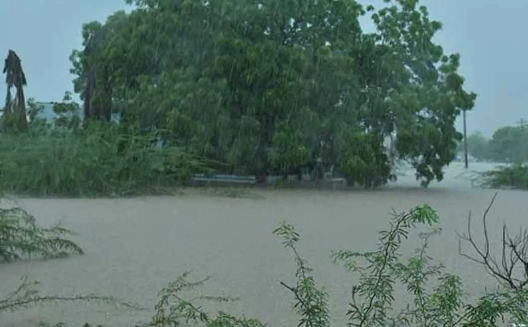 Villagers of Nanalkadu waiting for rescuers