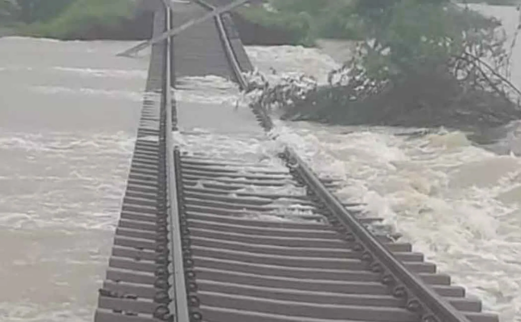 Train passengers stranded Operation to deliver food by helicopter