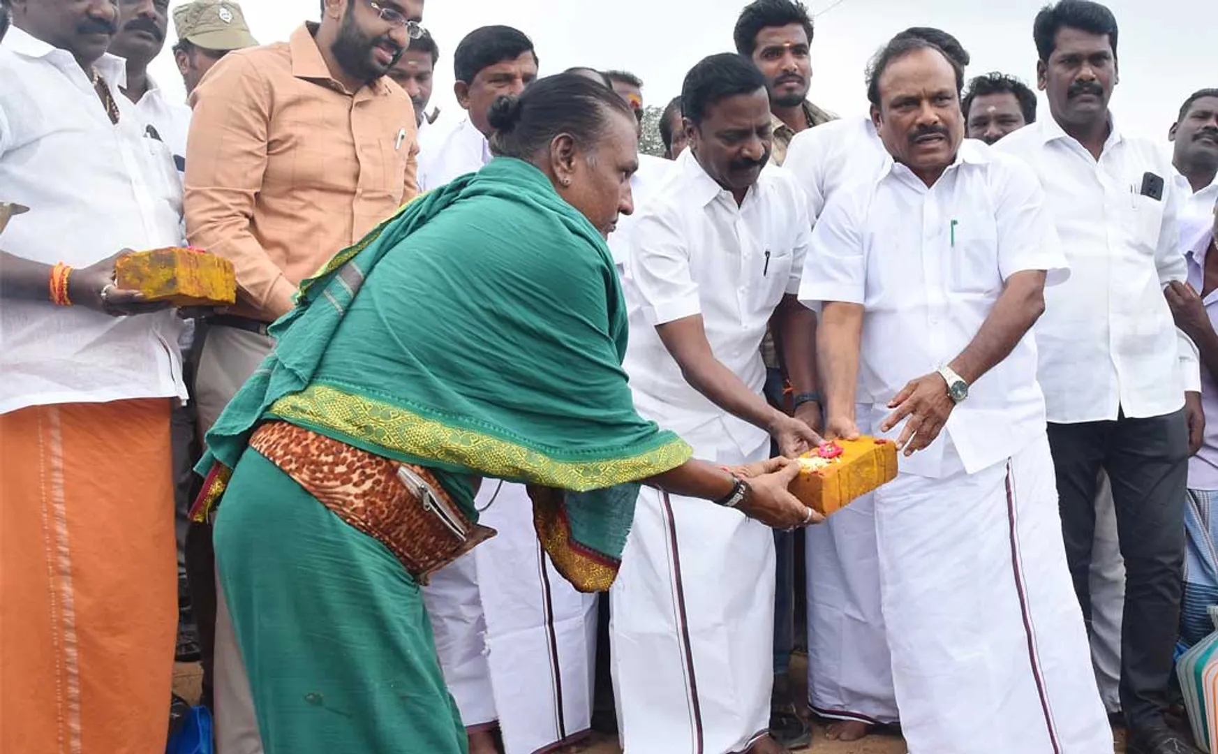 minister inaugurated the construction of a high-level bridge near Panruti 