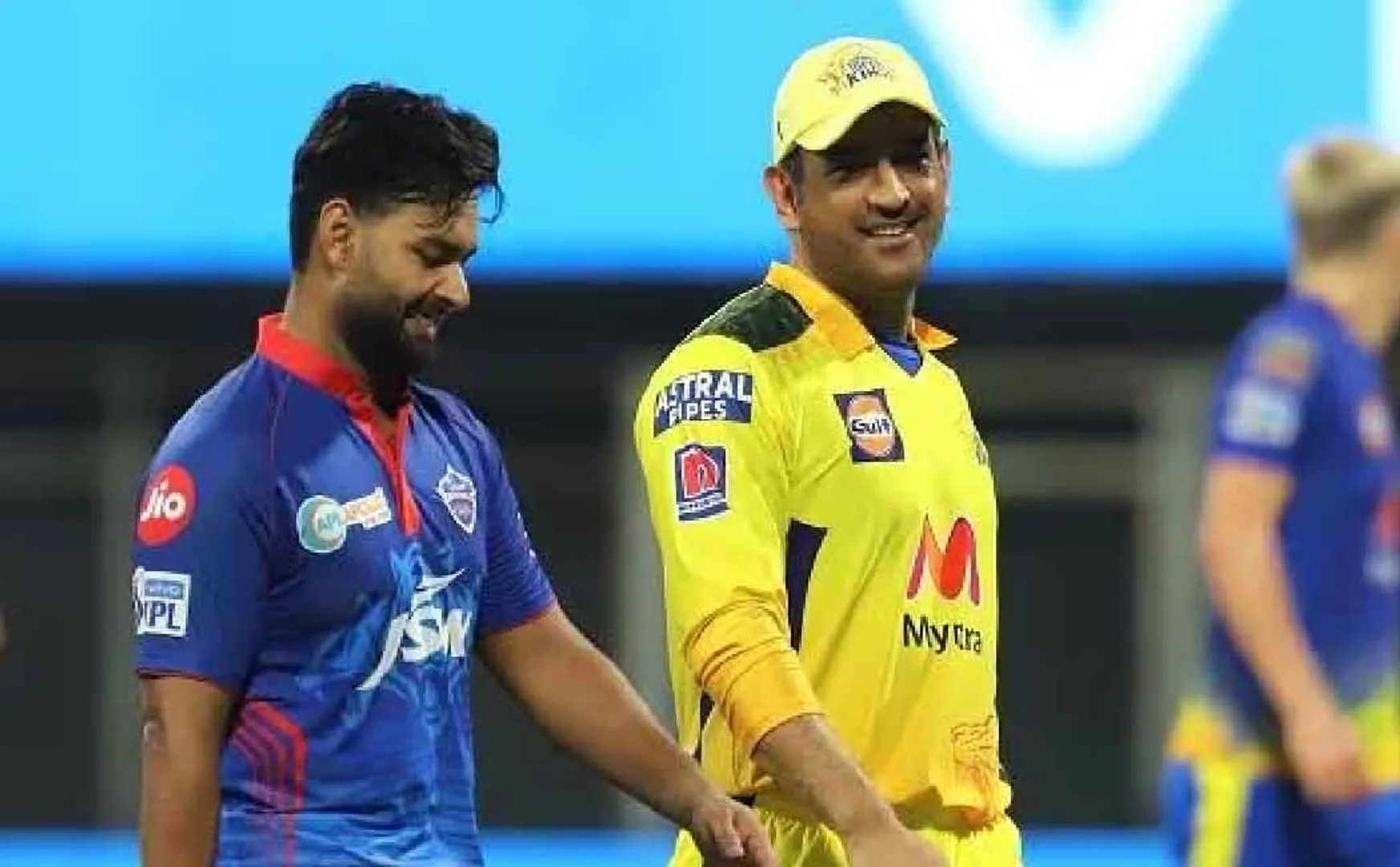 Rishap Pant and MS Dhoni playing tennis 