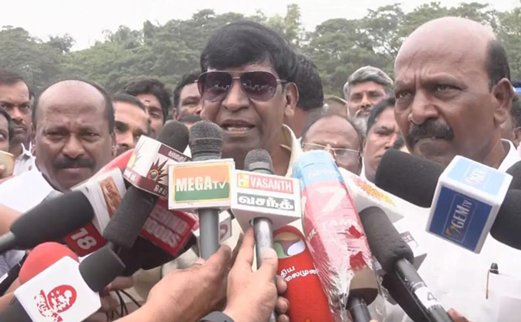 vadivelu about tn government