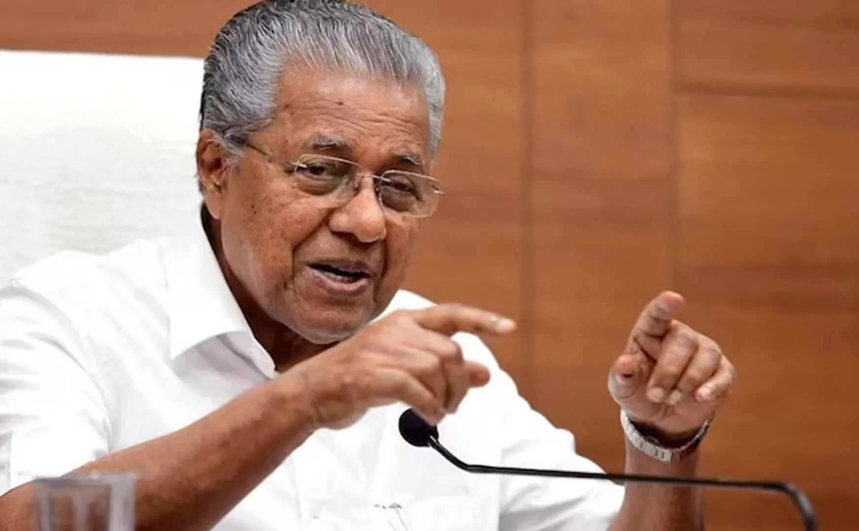Kerala Chief Minister Pinarayi Vijayan crictized kerala governor arif khan