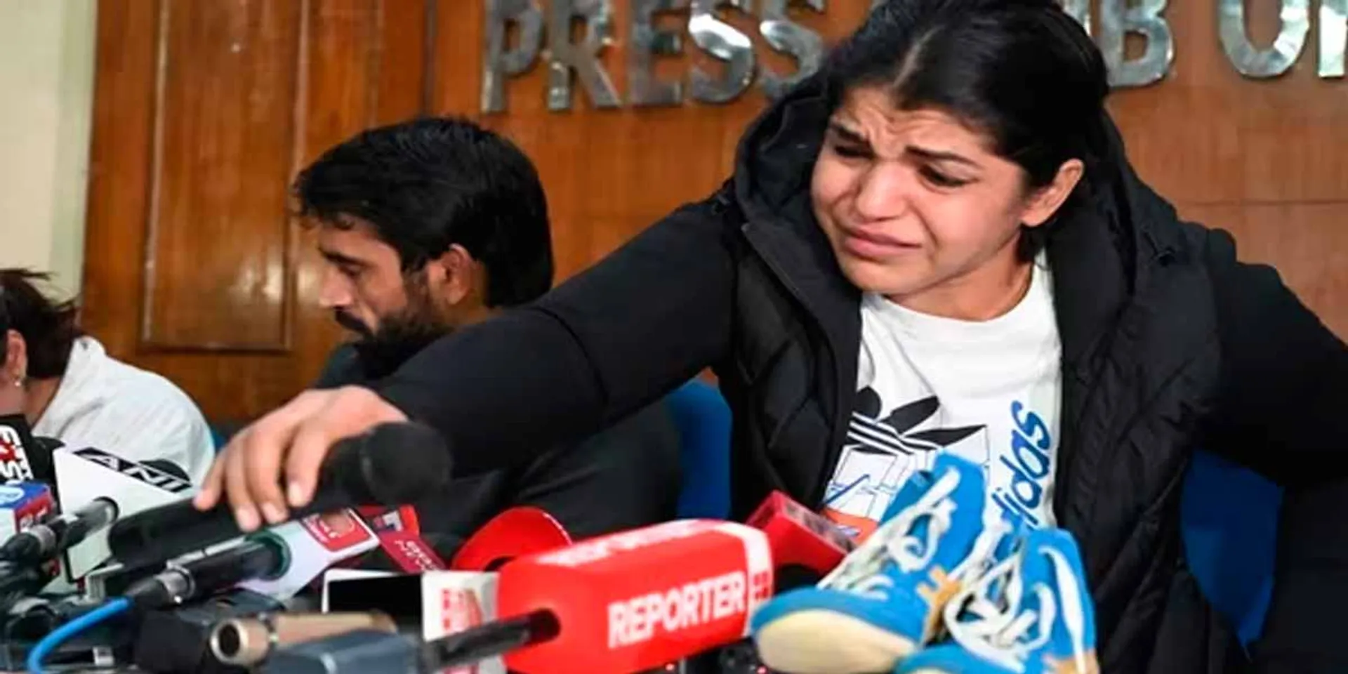  'Fought from the heart'-Sakshi Malik tearfully announces retirement