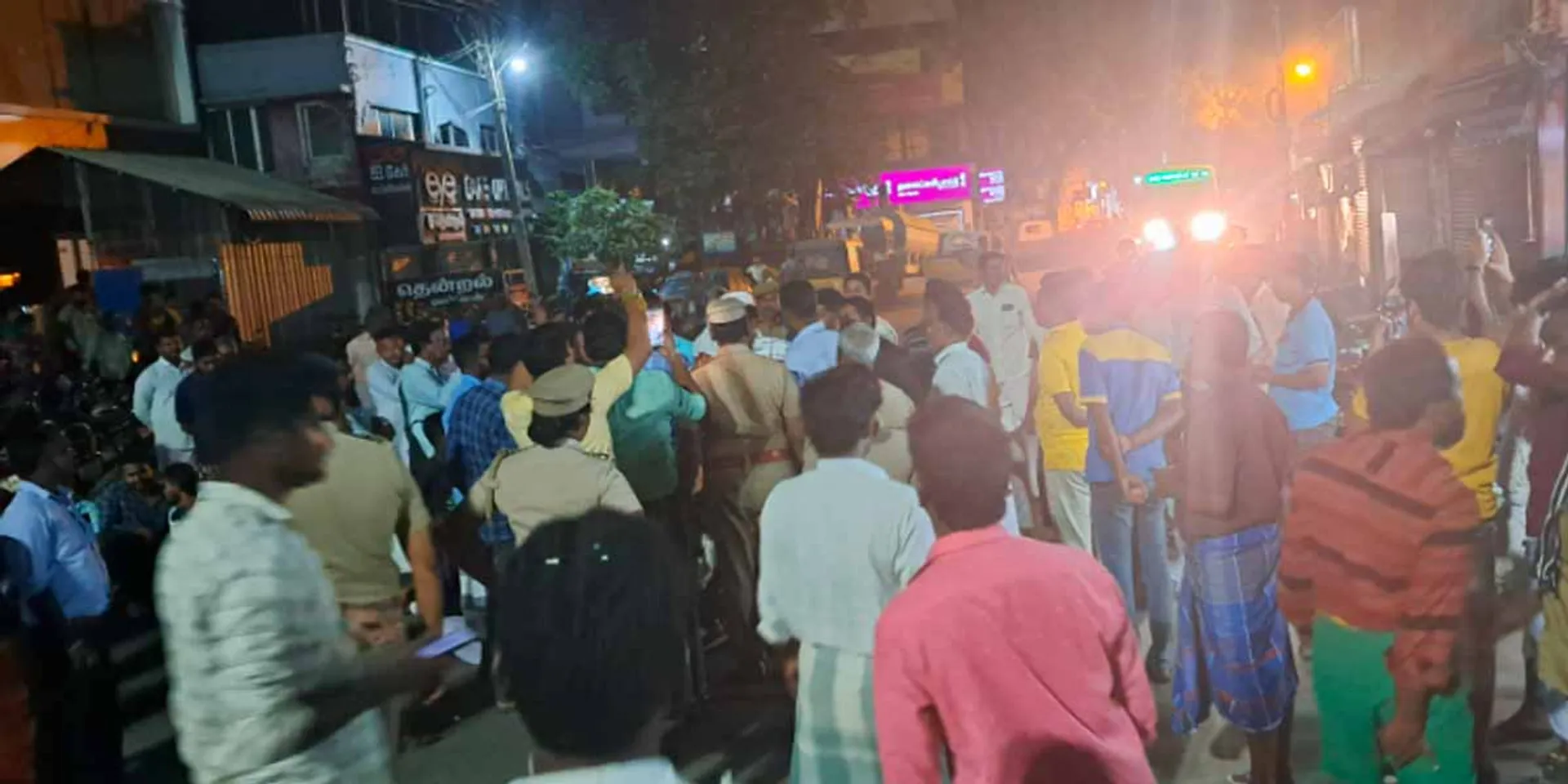 struggle at night in front of police station; There is excitement in Chidambaram