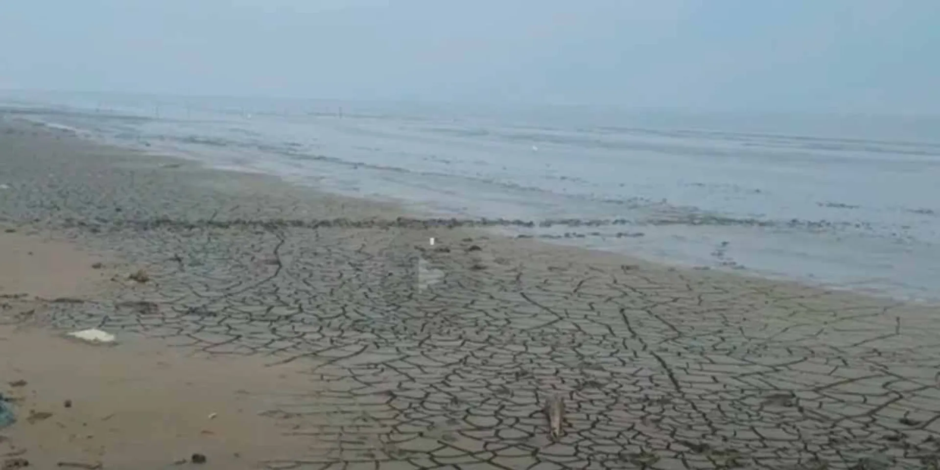 Sudden inundation-people fear the restless sea