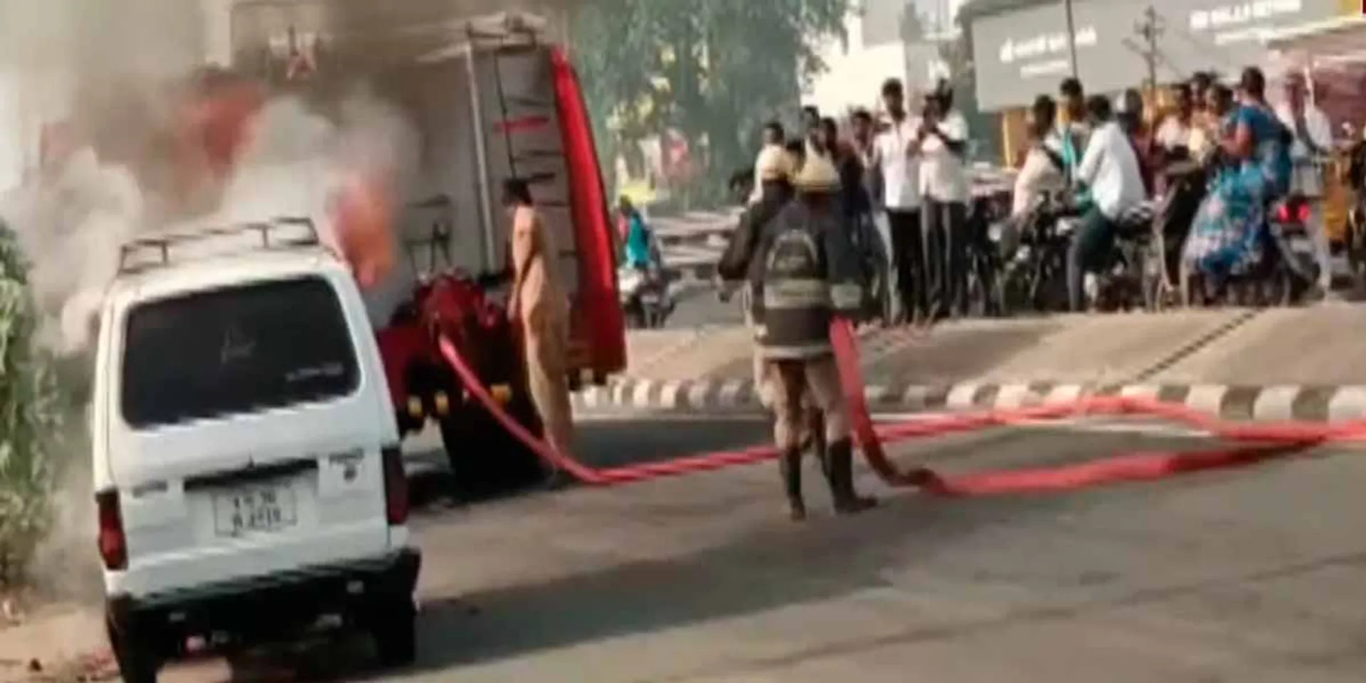 Omni car caught fire in the middle of the road