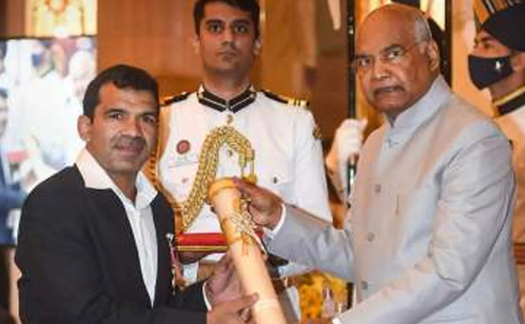 Brij Bhushan Affair; Bajrang Punia after virendar singh  return the award