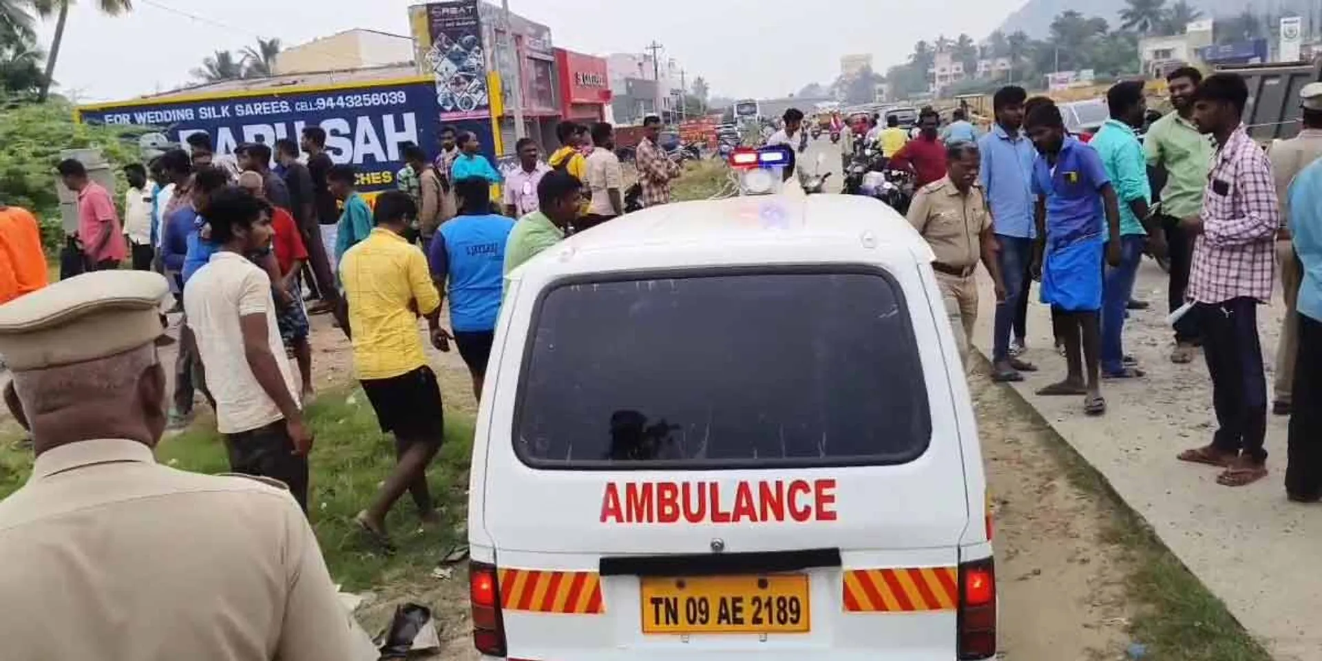 A 19-year-old girl Lose after being trapped under the wheel of a private bus