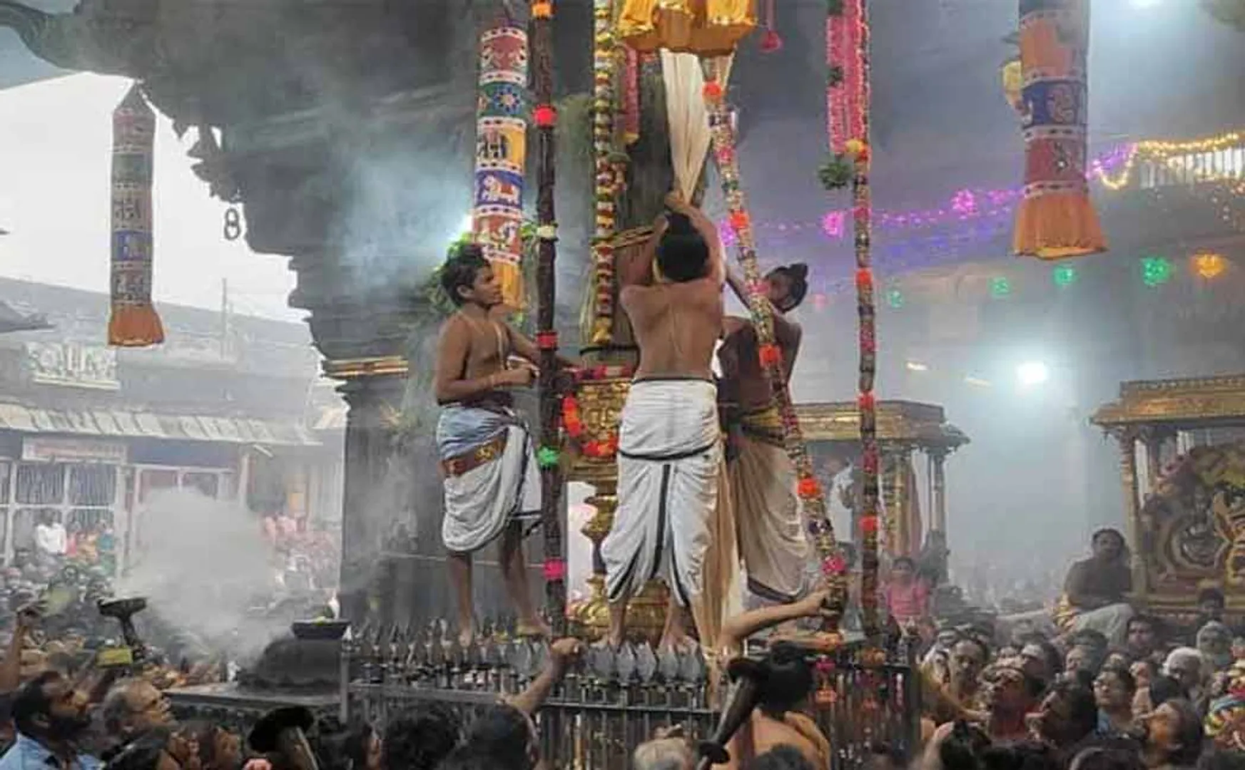 Chidambaram Nataraja Temple Kanaka Sabha Issue Police complaint against Dikshidar