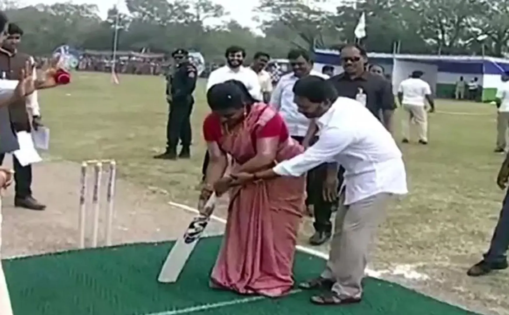 cm jagan mogan reddy teach minister roja to bat 