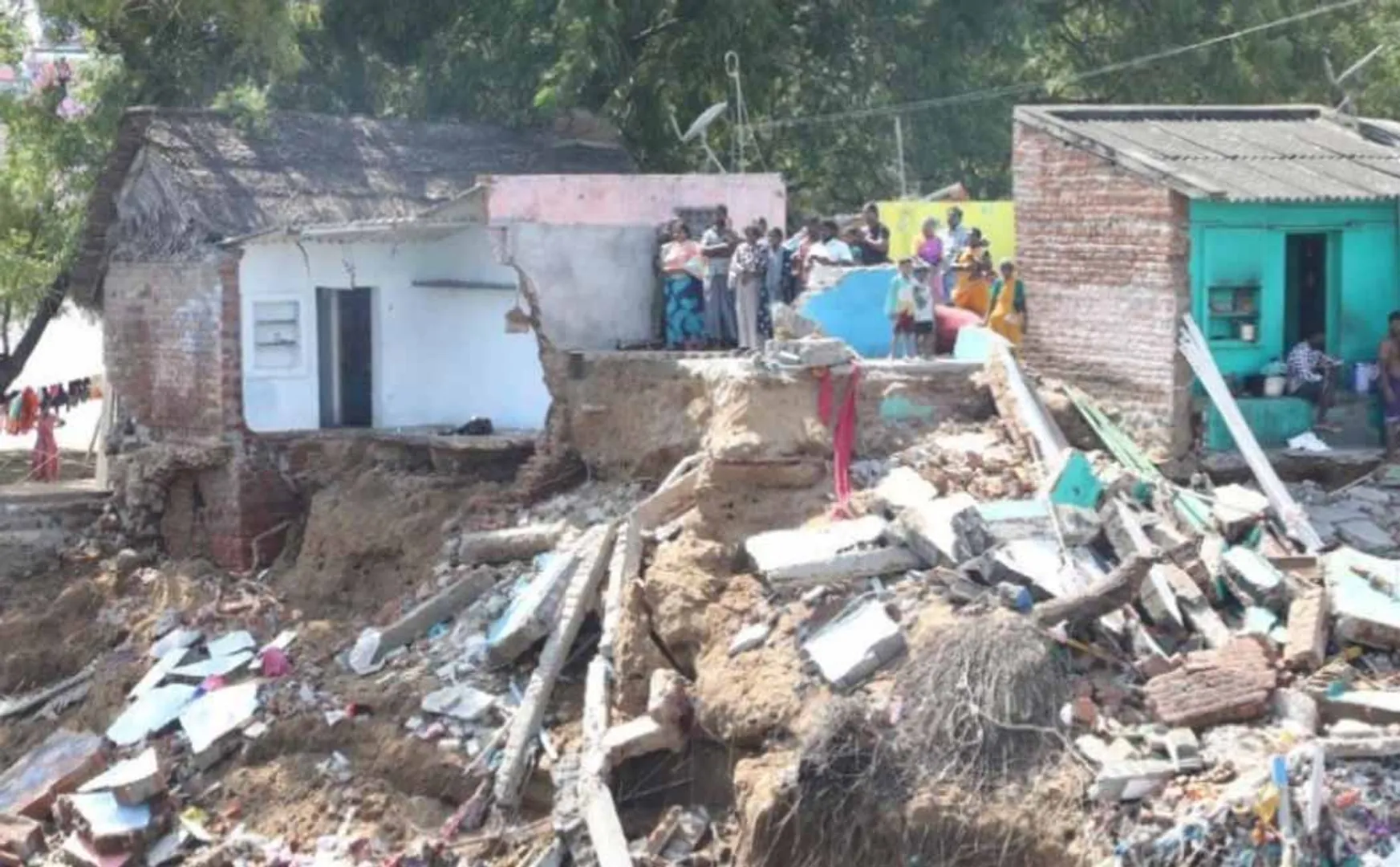 people of North Tamil Nadu helped the rain-affected people of the southern district