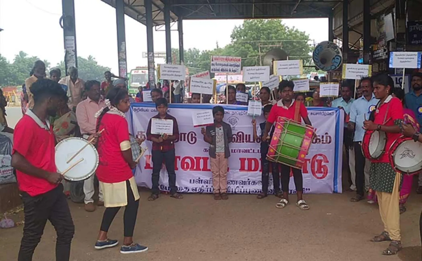 Insisting on establishment of scientific research center for Neyveli students
