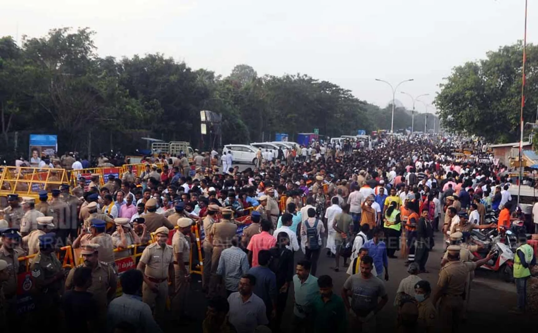 Restrictions on motorists in areas surrounding the theevu thidal