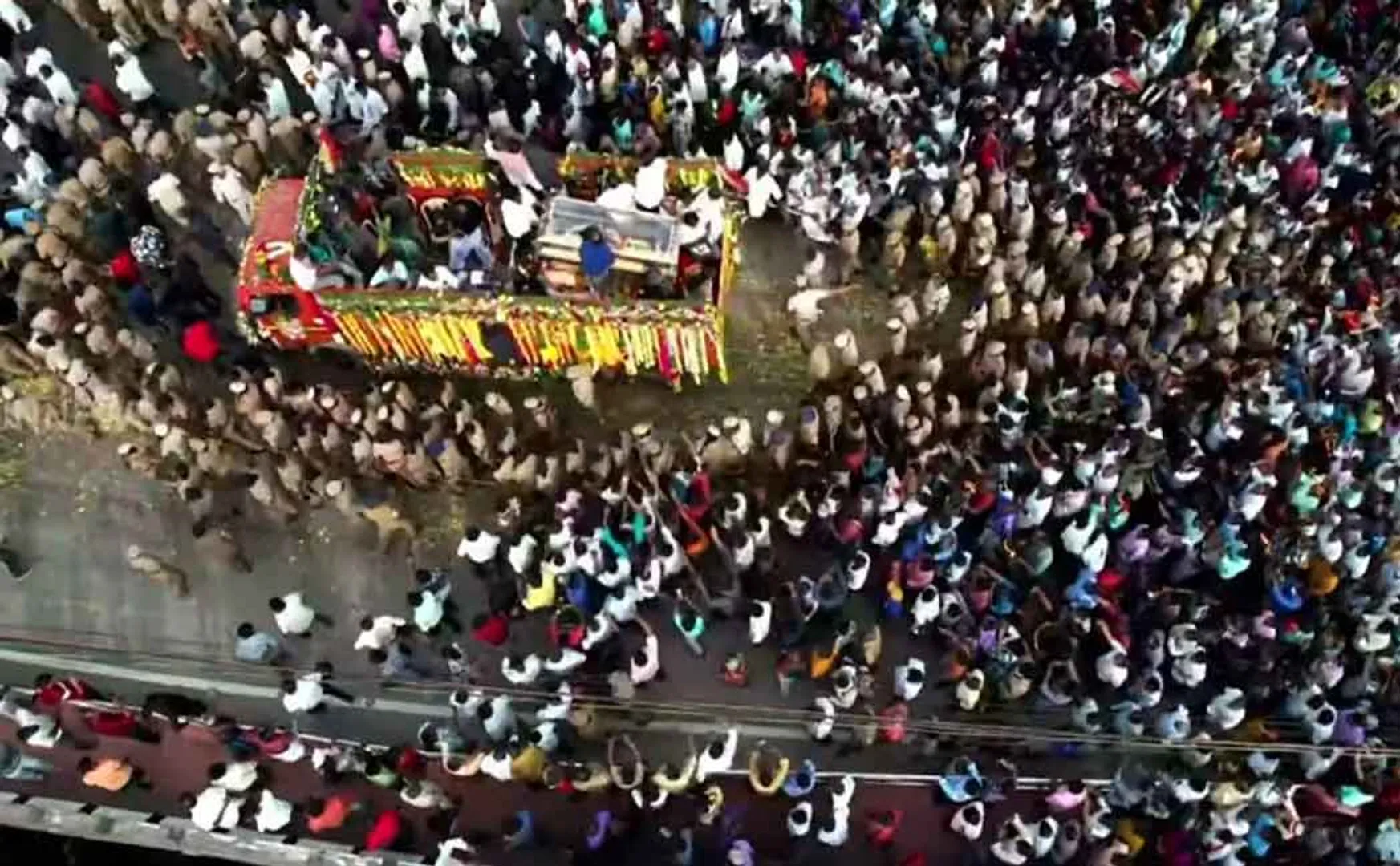 Vijayakanth  funeral in flood of people
