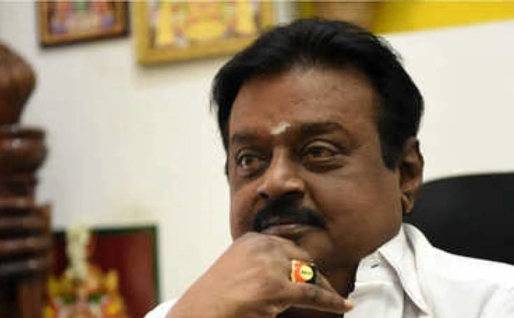 Statue for Vijayakanth Journalists' Association demands for Chief Minister