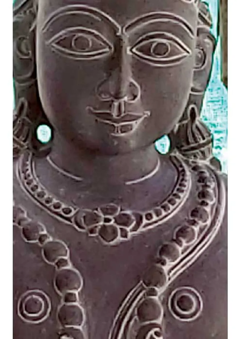 /idhalgal/om/gods-found-black-stone-vijaya-kannan