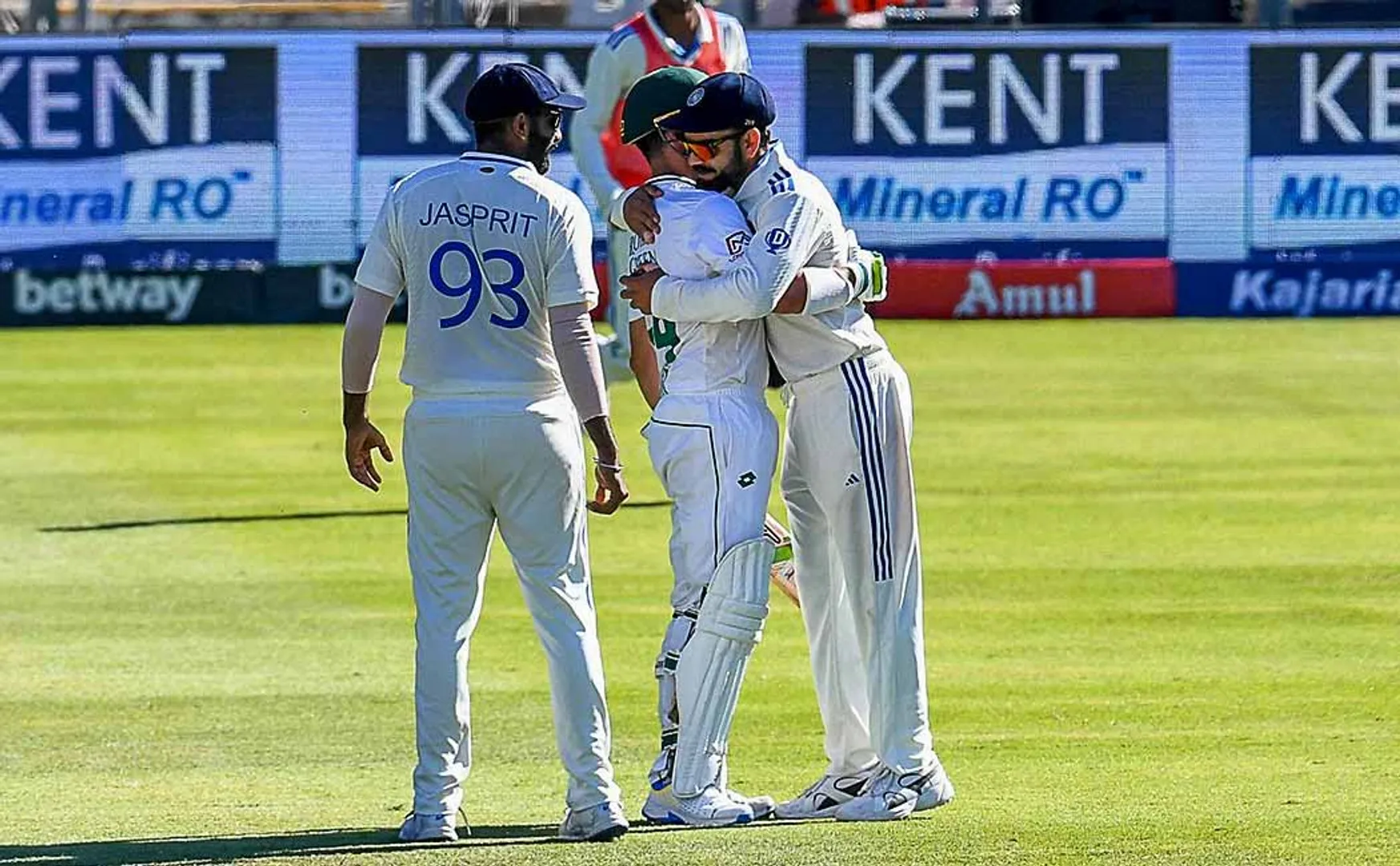 Who on top for worst achievment India and South Africa team to compete