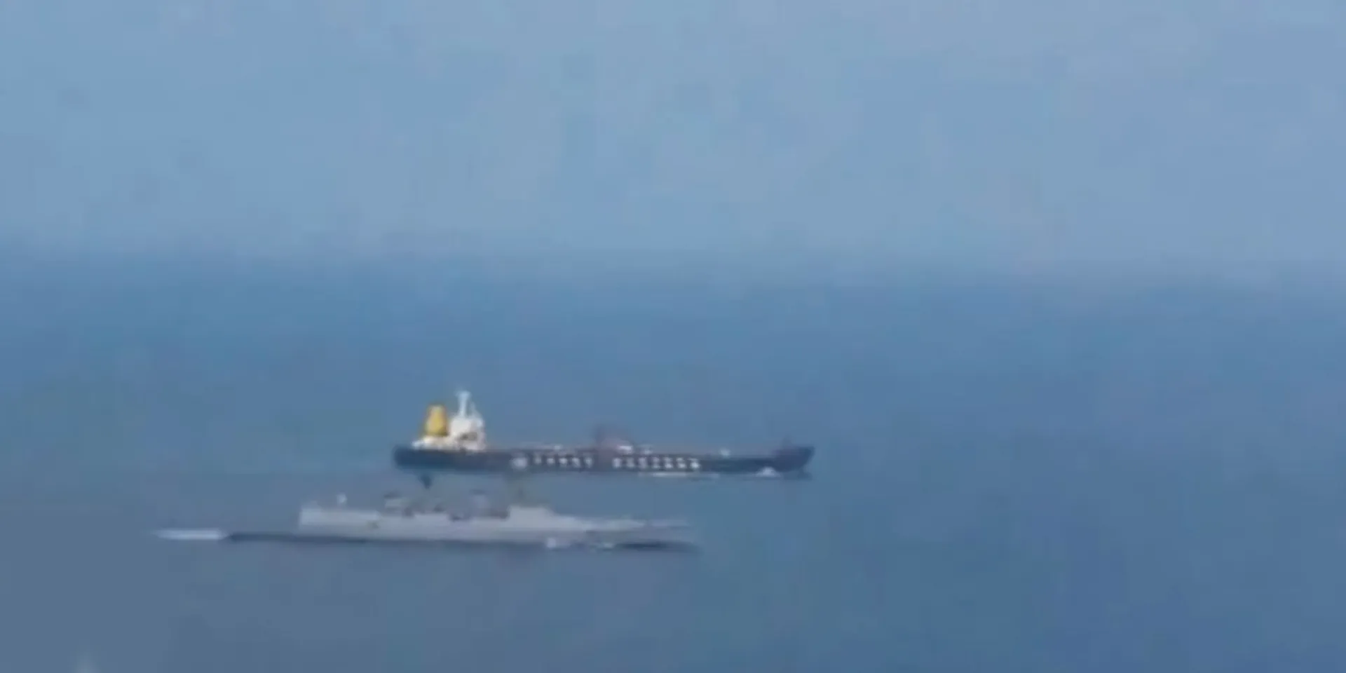 Indian Navy landed in Norfolk; Warning to Somali pirates