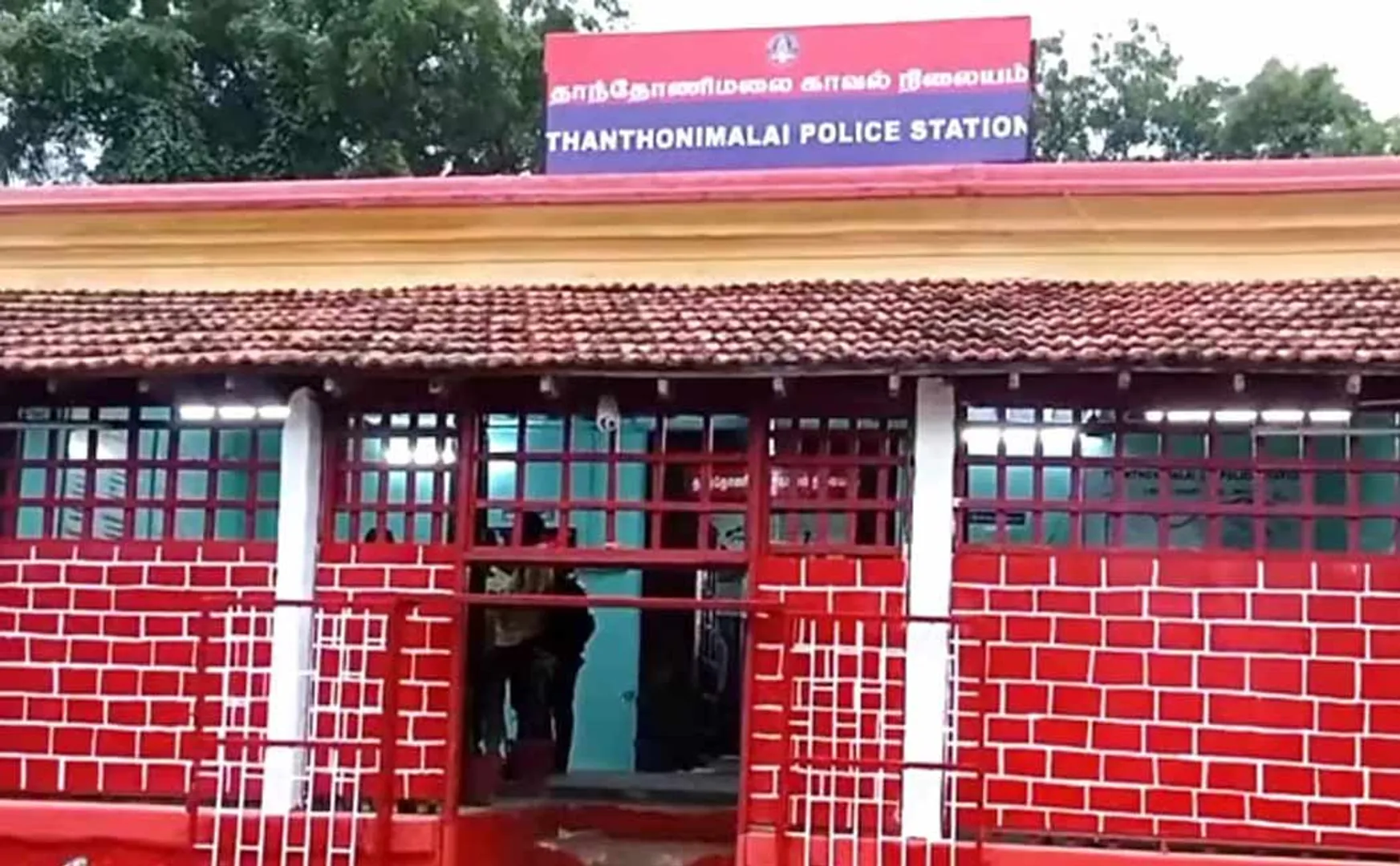 3 schoolgirls missing in karur