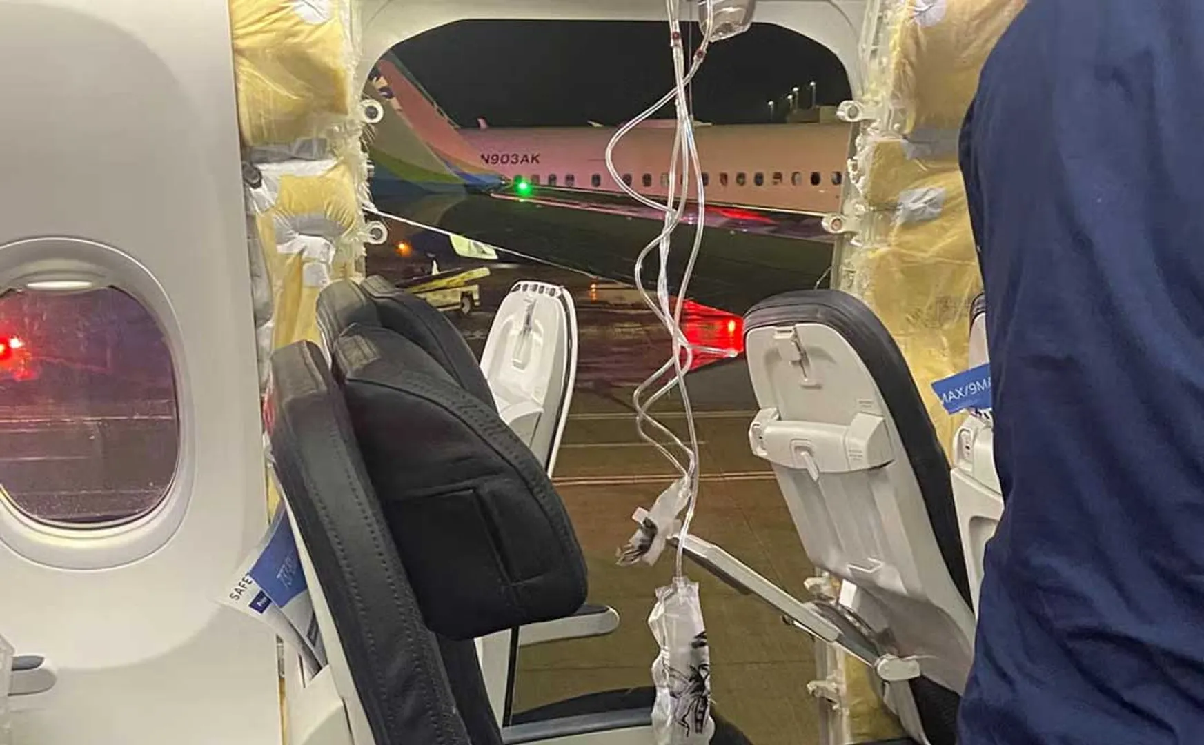 Mid-air mishap and Screaming airline passengers in america