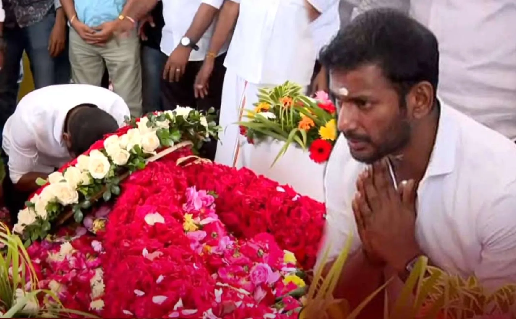 Vishal and Arya paying tribute at Vijayakanth Memorial