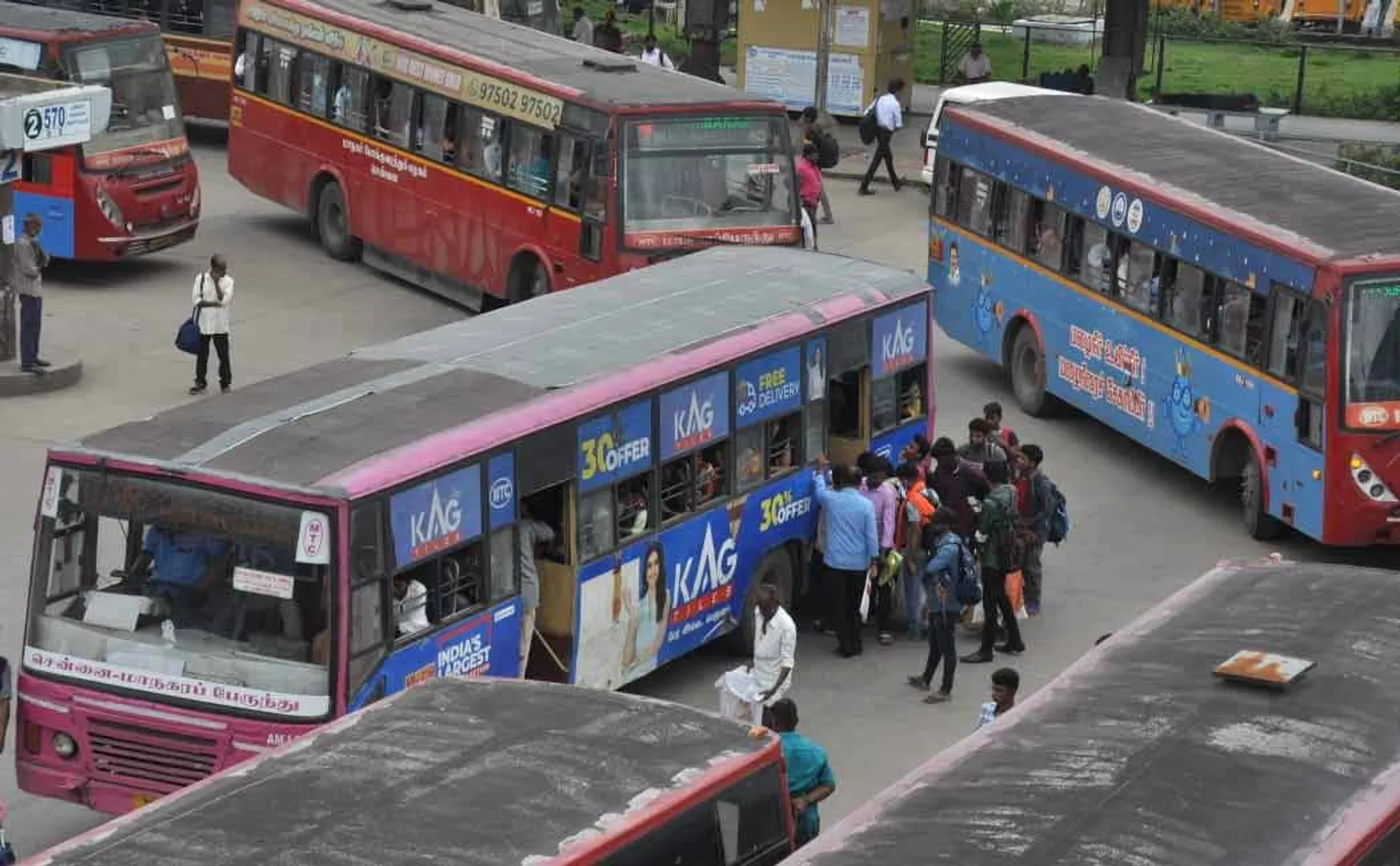 Public using buses at Koyambedu bus station without hassle (pictures)