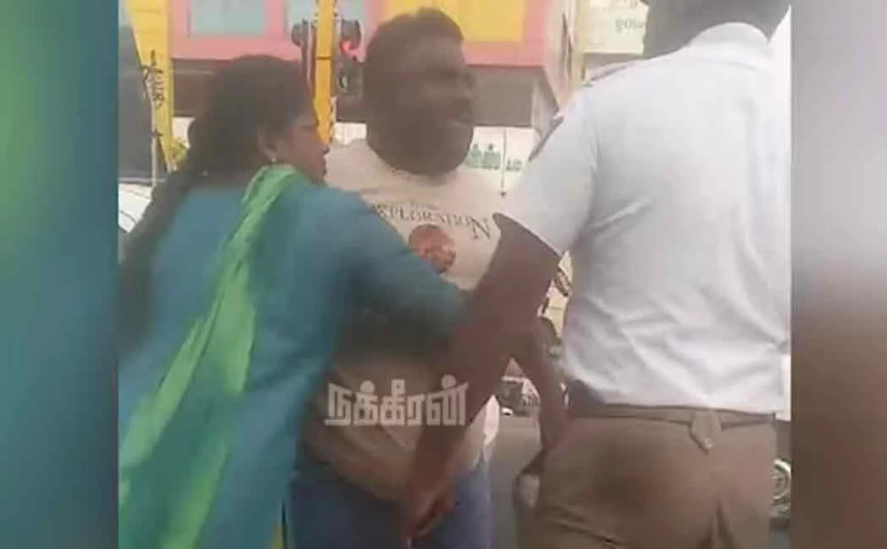  man fights with a traffic cop in Coimbatore