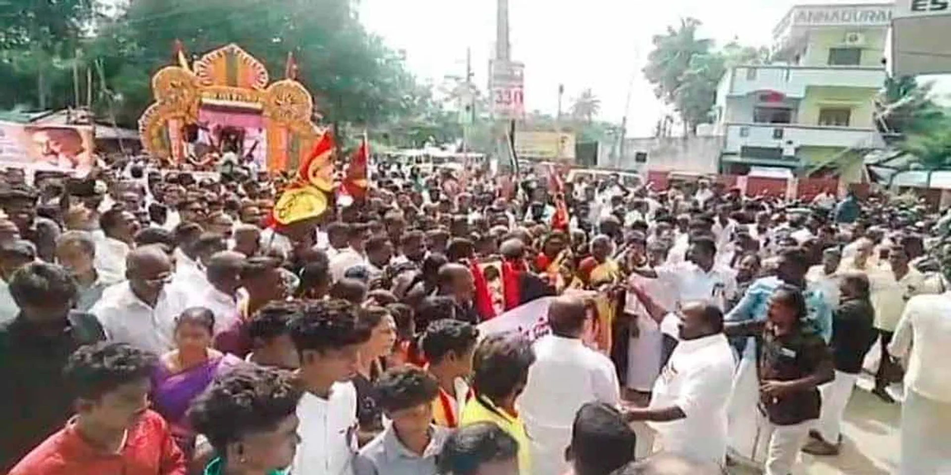 Over 1000 people participate in a grand rally to condole the demise of Vijayakanth