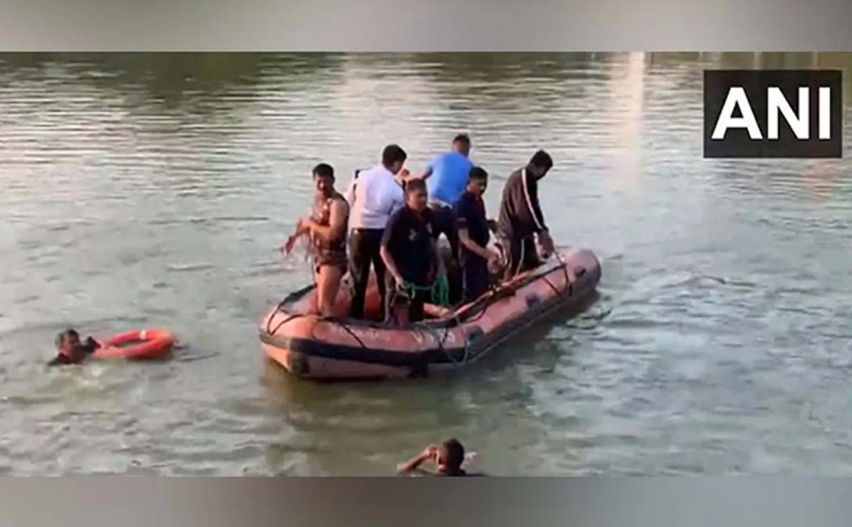 Gujarat Boat capsizes in Vadodara's lake 10 rescued 