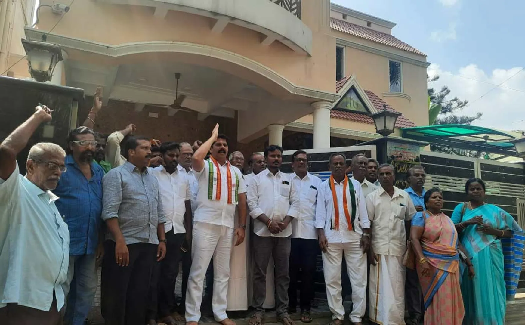 Congress member under house arrest due to Prime Minister's visit! (pictures)