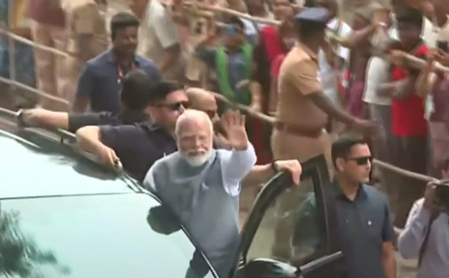 PM Modi performs darshan of Sami at Srirangam