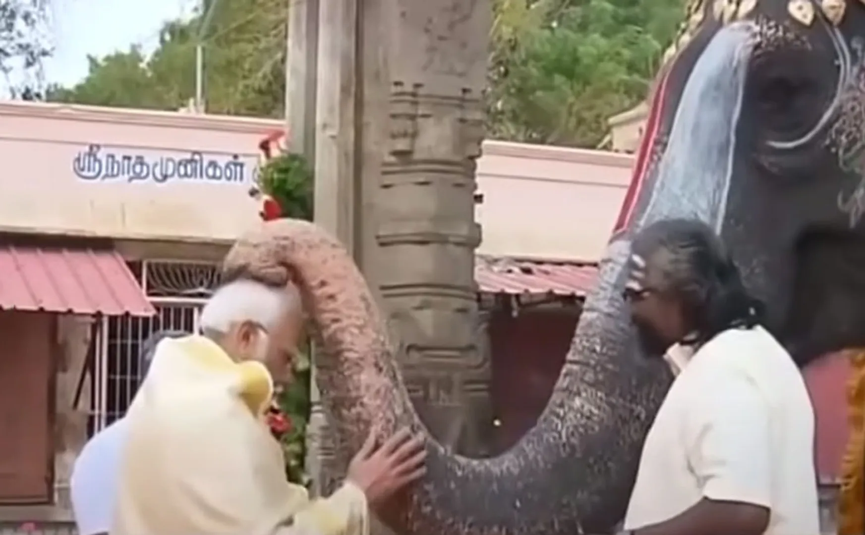 pm Modi Sami Darshan at Srirangam temple