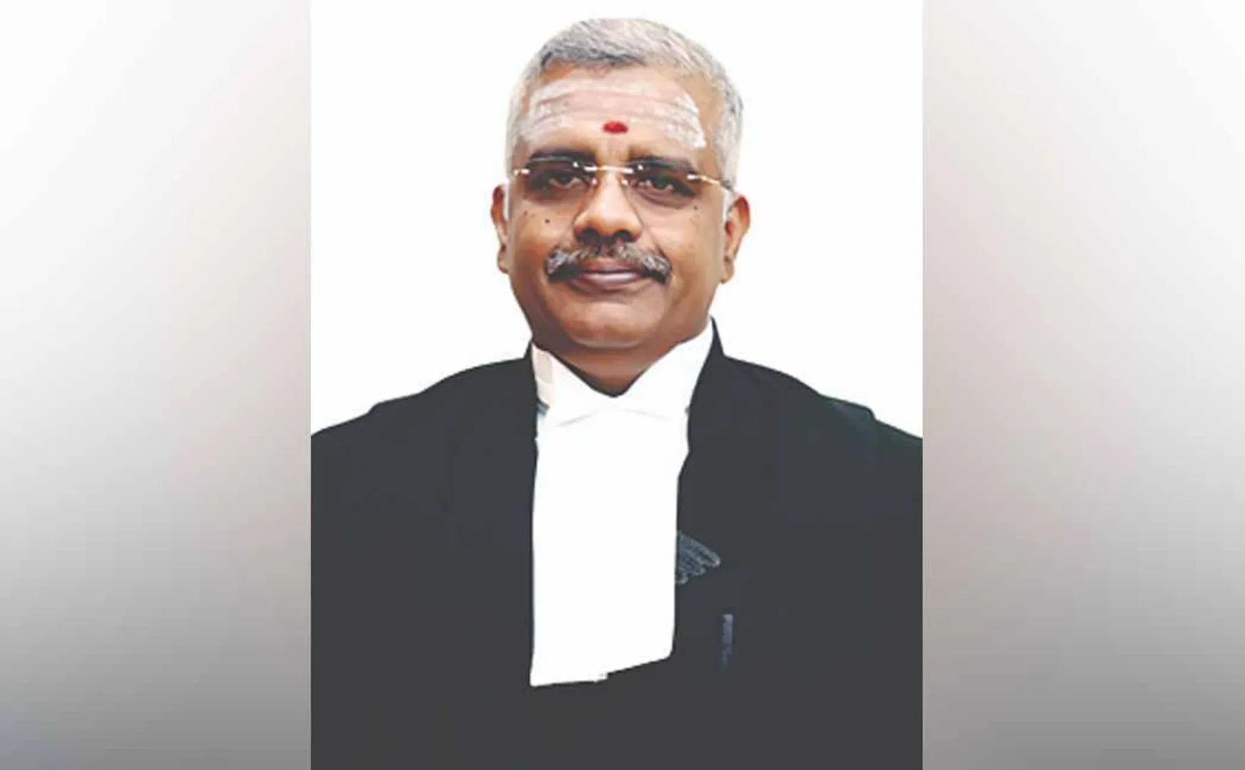 Judge Anand Venkatesh withdrew from the A.D.M.K. Former MLA case!