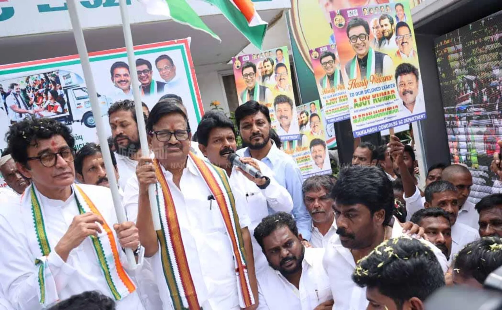Rahul travel! K.S.  Alagiri launched the  L.E.D.vehicle.