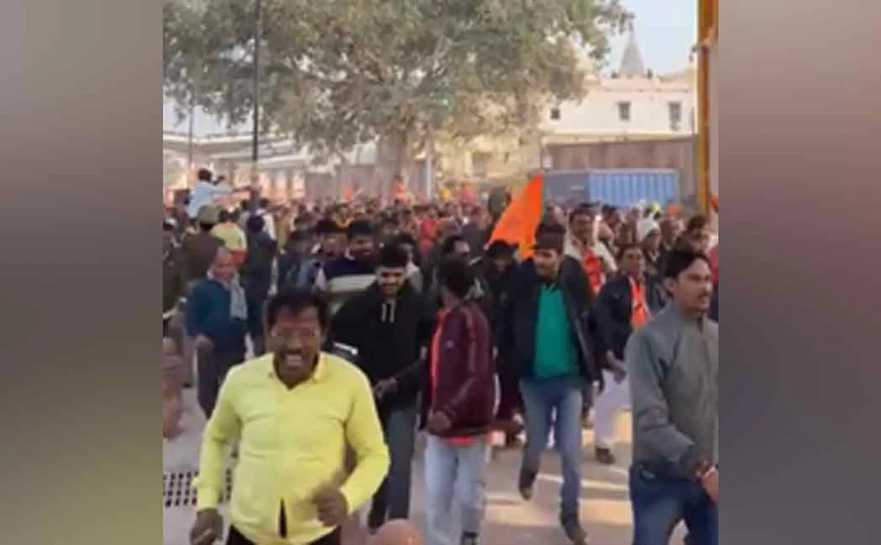 Unruly crowd in Ayodhya; Devotees were in the jam
