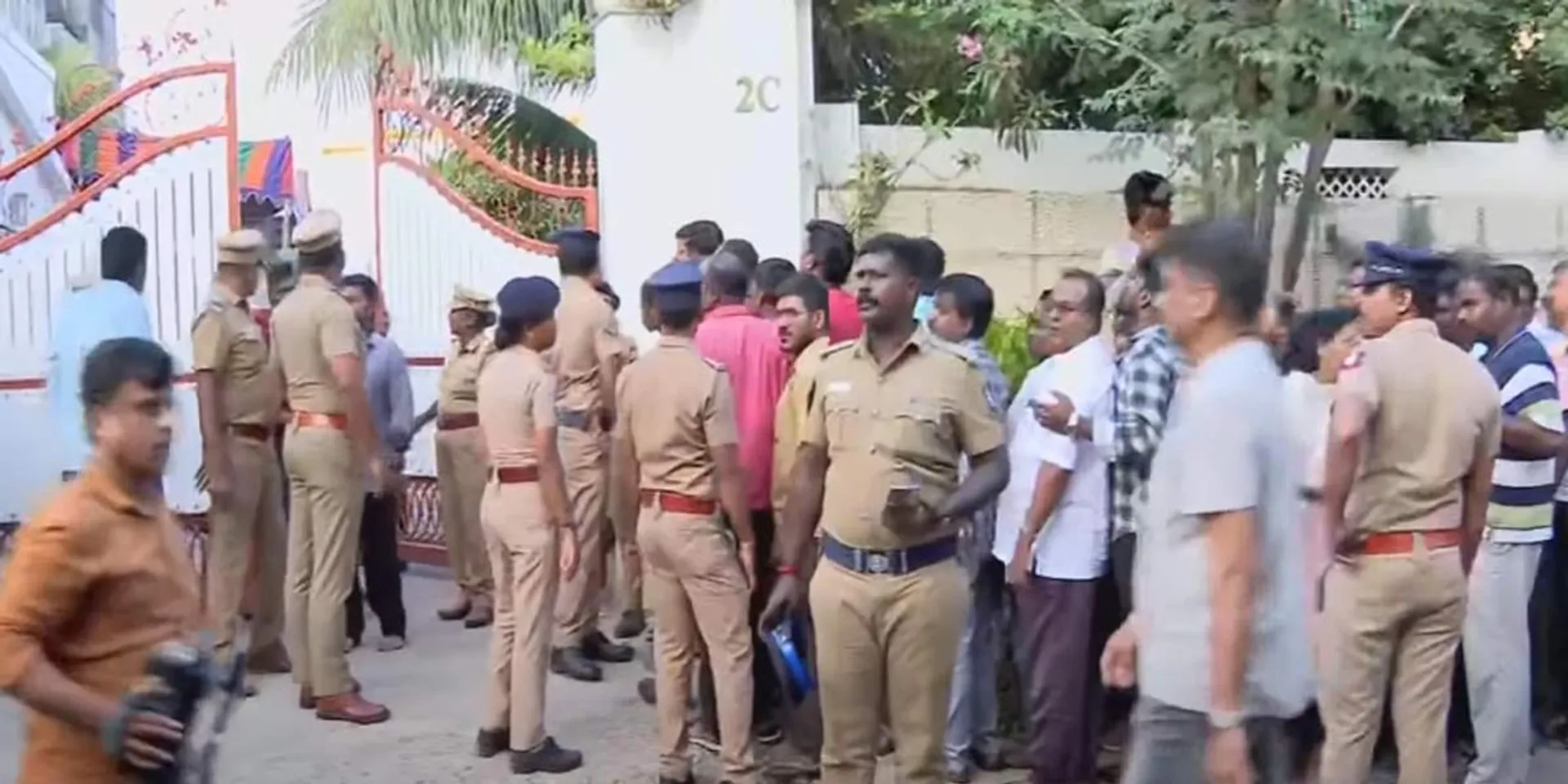 Celebrities pay tribute to singer Bhavadharini