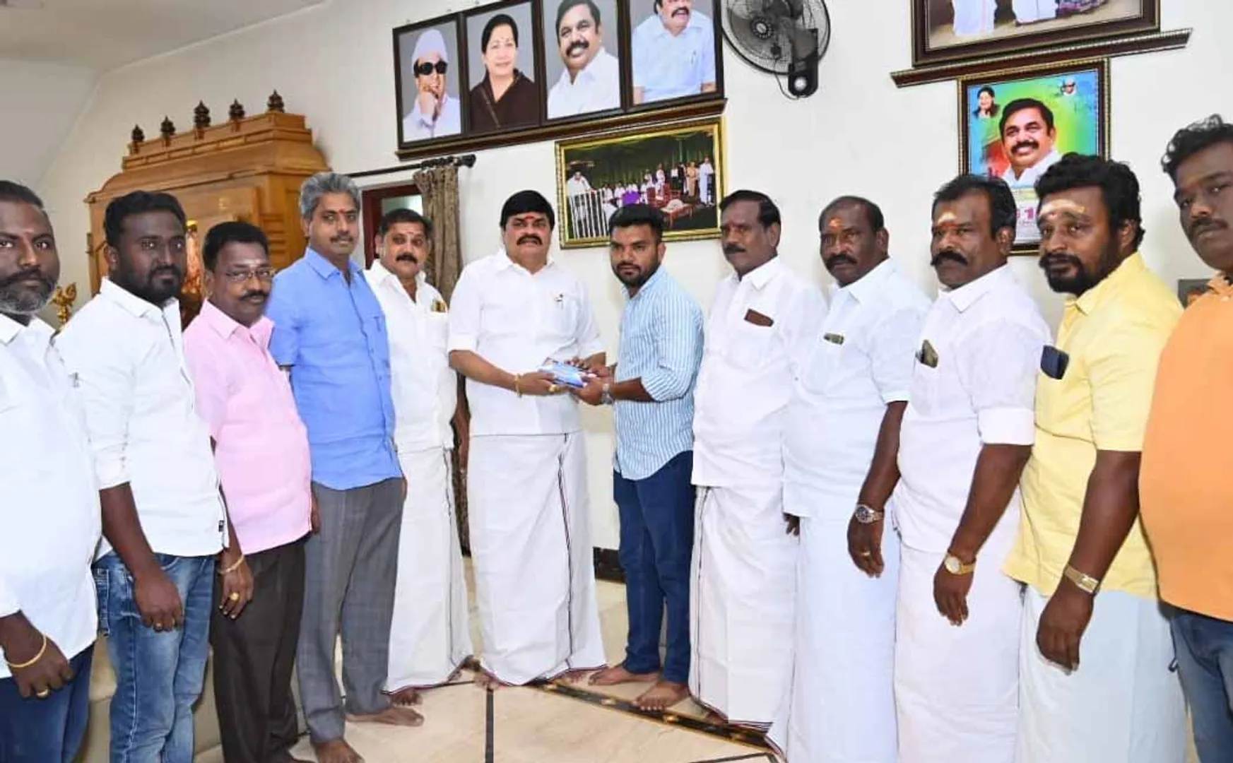Rajendra Balaji Rs. 2 lakh fund for journalist's medical expenses!