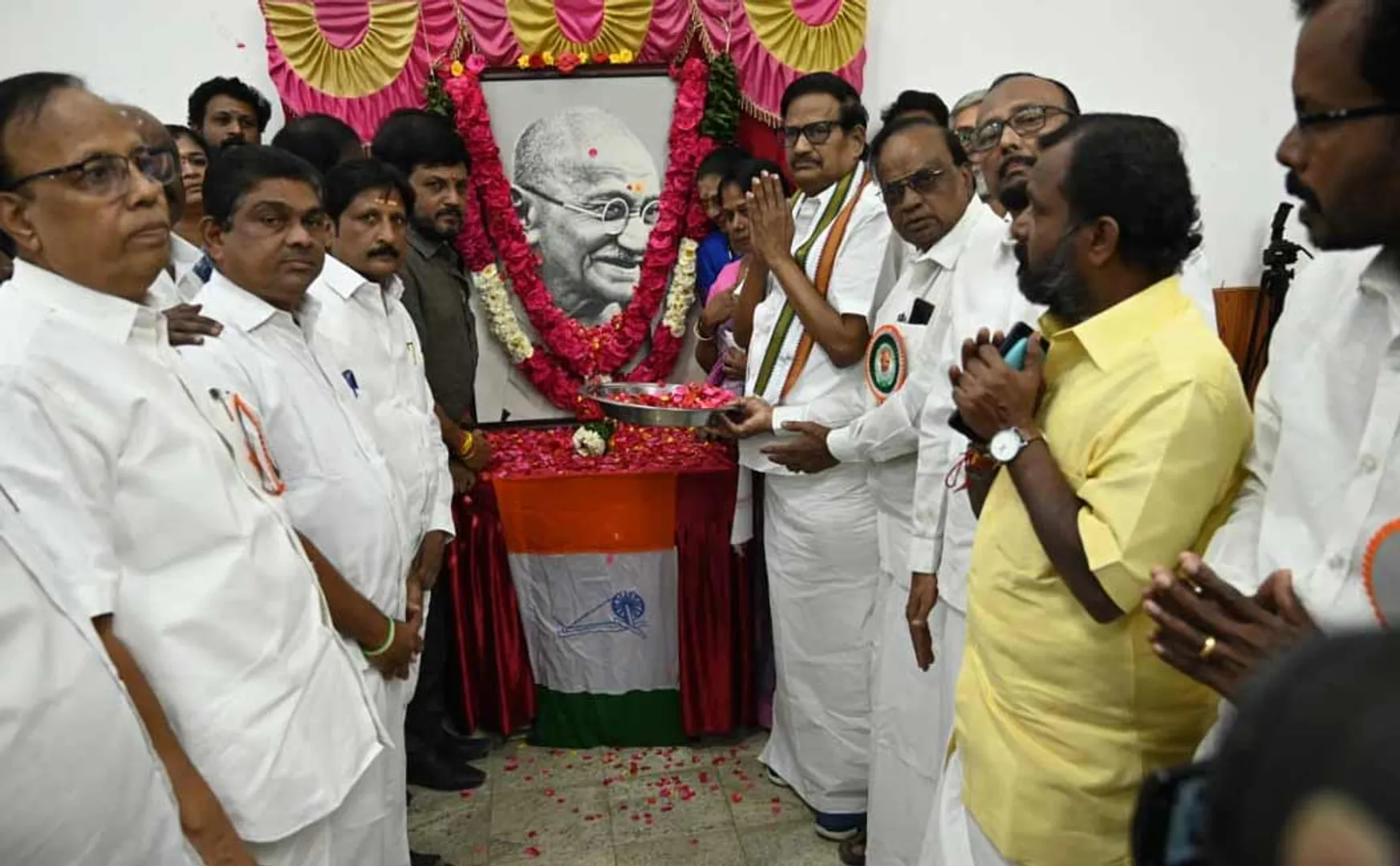 Congress Tributes to Mahatma Gandhi on Memorial Day (Pictures)