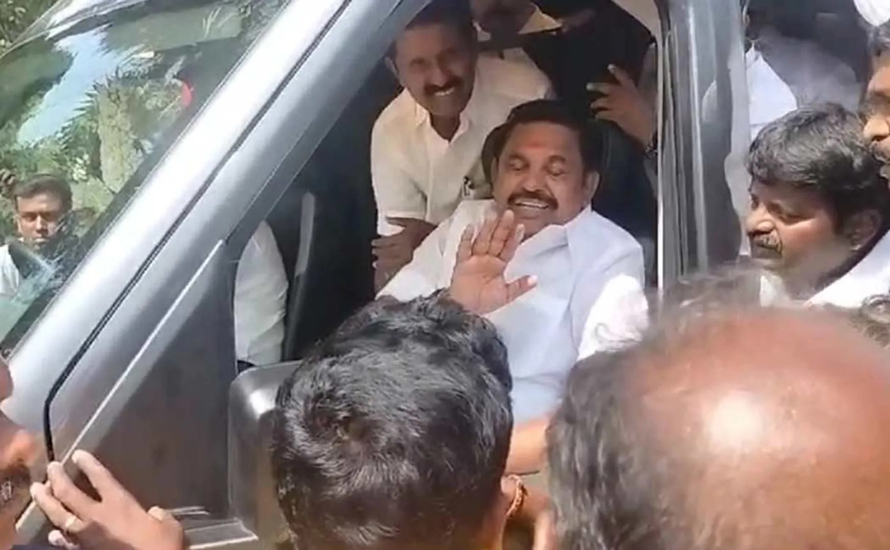 youth blocked Edappadi Palaniswami's car in Pattukottai