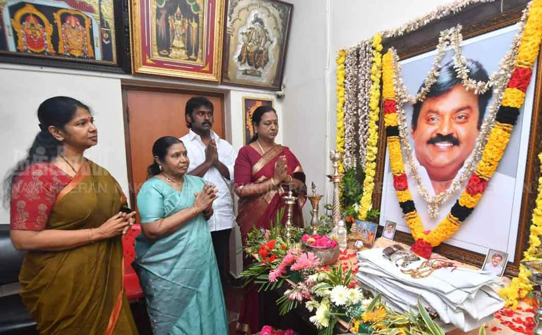 Kanimozhi MP for DMDk chief Vijayakant Respect