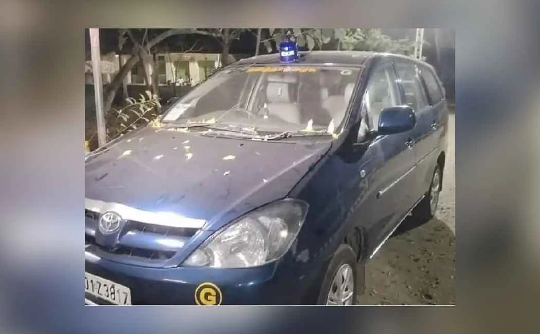 A car with a government logo! Shock waiting for the police!