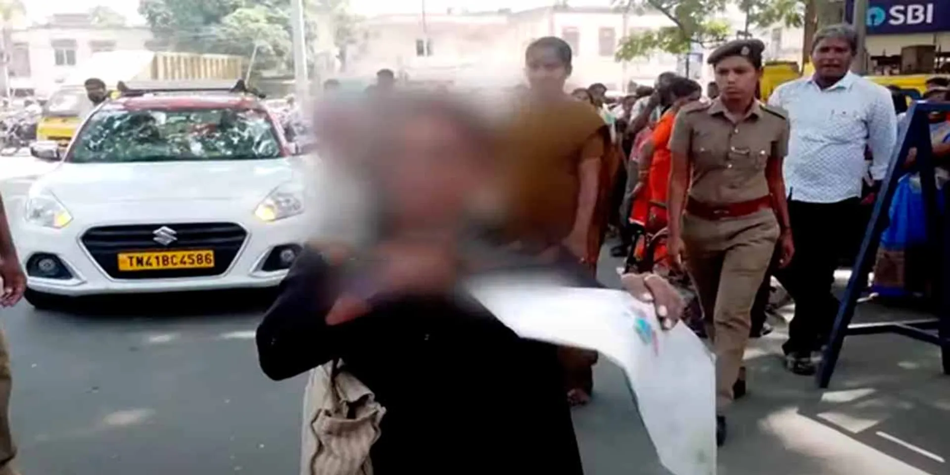 The woman who came to the district collector's office caused a stir