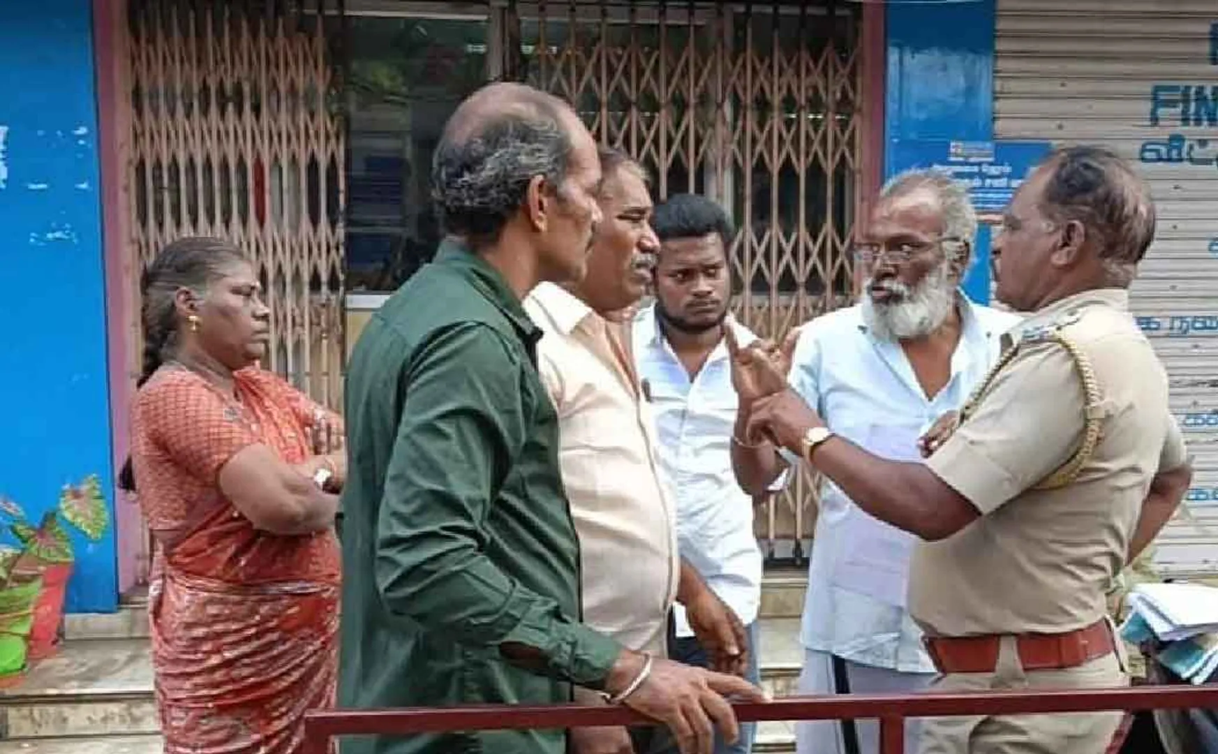 Women Struggle in front of the bank!