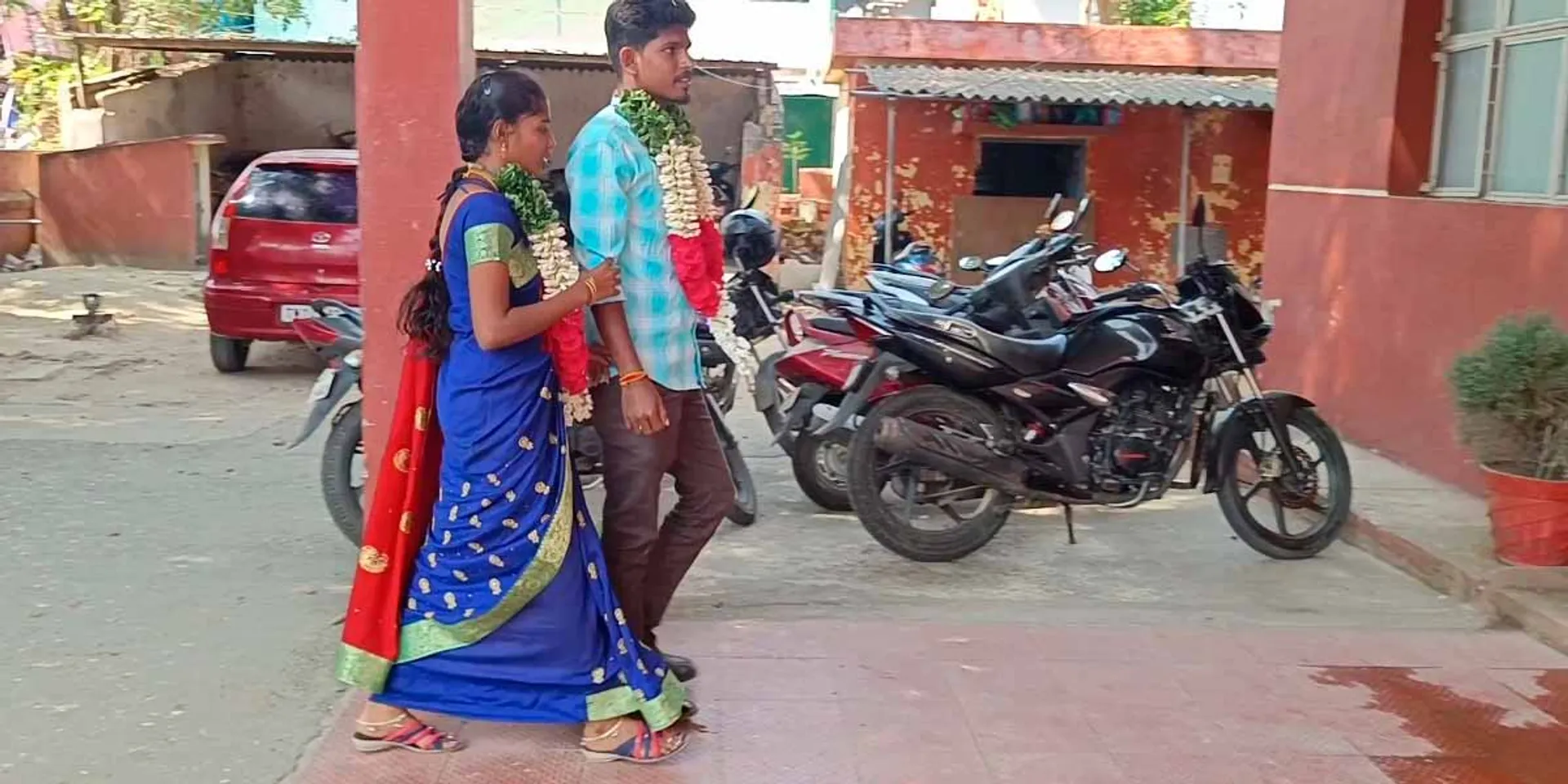 Love couple takes refuge in police station due to opposition from parents